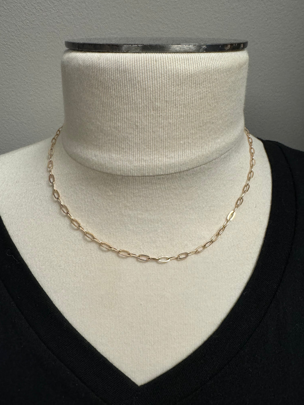 GOLD SINGLE CHAIN PAPER CLIP NECKLACE