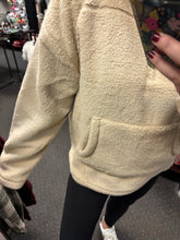 Load image into Gallery viewer, BEIGE FLEECE PULLOVER
