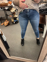Load image into Gallery viewer, BLAKELEY RYDER SKINNY JEANS
