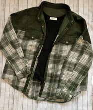 Load image into Gallery viewer, HUNTER GREEN CORDUROY SHACKET
