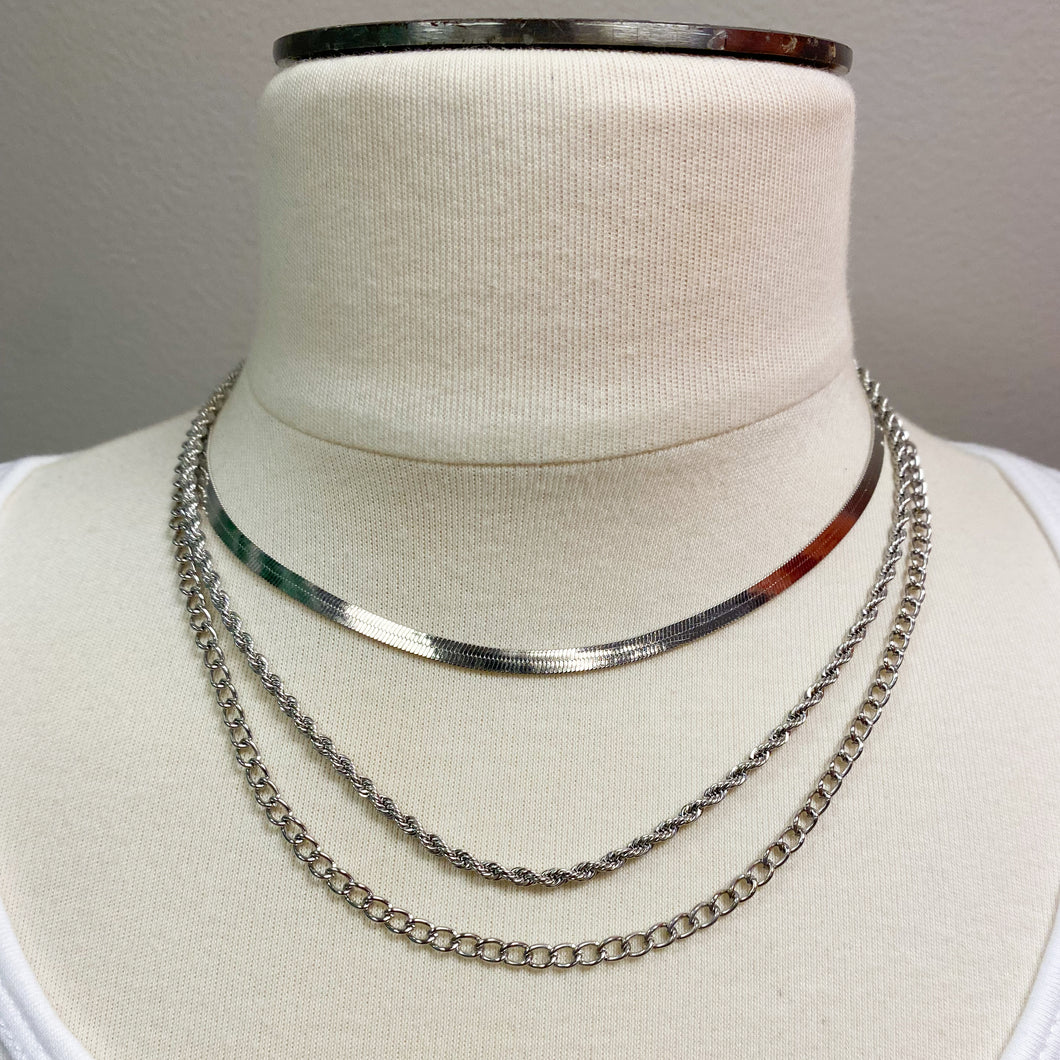 MULTI-CHAIN NECKLACE