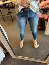 Load image into Gallery viewer, VERVET LENNOX MID RISE CROP SKINNY
