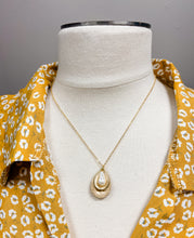 Load image into Gallery viewer, DOUBLE CONCAVE W/ FRESH WATER PEARL NECKLACE
