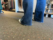 Load image into Gallery viewer, HIDDEN JEN HIGH RISE  PETITE FLARE JEAN
