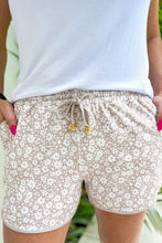 Load image into Gallery viewer, JESS LEA NEUTRAL FLORAL EVERYDAY SHORTS
