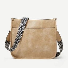 Load image into Gallery viewer, CROSSBODY PURSE WITH LEOPARD STRAP
