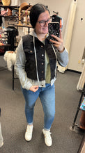 Load image into Gallery viewer, HOODED DENIM JACKET
