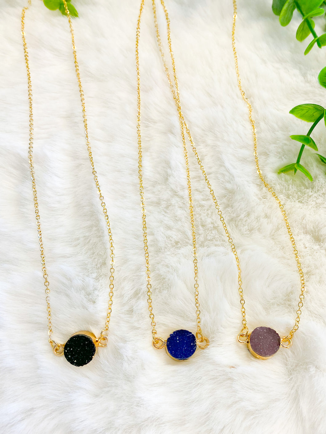 CIRCLE DRUZY GEM NECKLACE