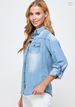 Load image into Gallery viewer, LIGHT BLUE CHAMBRAY TOP
